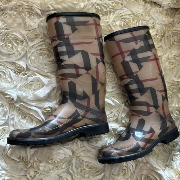 Burberry rain boots size 9 - Picture 7 of 12